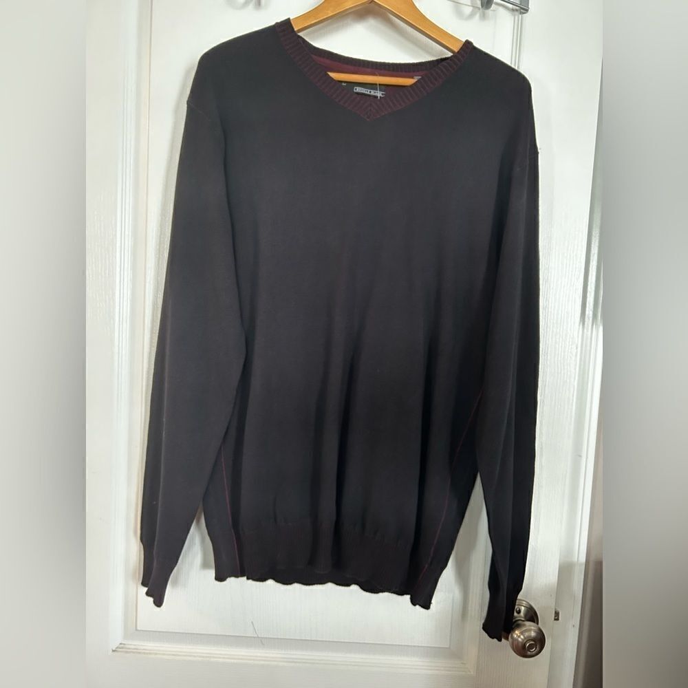 Buckle black Sweater V-neck Men’s Large‎ athletic fit NWT black burgundy preppy